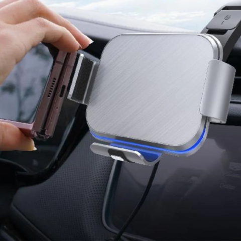 תמיכה טלפונית לרכב – התקנה וטעינה אלחוטית משולבת