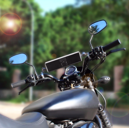 Głośnik motocyklowy z uchwytem na kierownicę — idealny na Twoje muzyczne podróże 