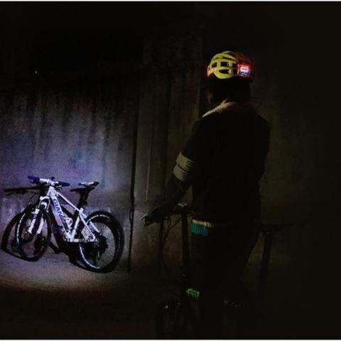 Intelligent cykelhjelm med LED-lys — maksimal sikkerhed og synlighed 